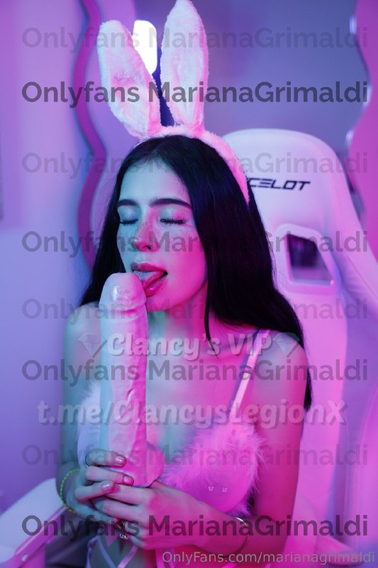Mariana Grimaldi Chica Gamer Dildo