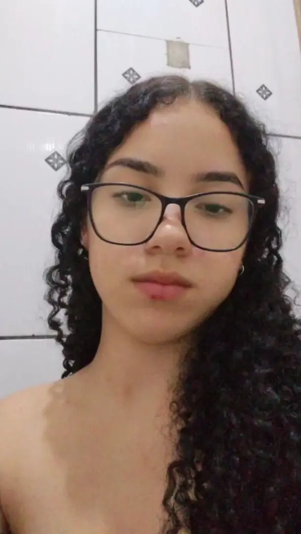 Video de Telegram Morrita Tetona de Lentes en Stream
