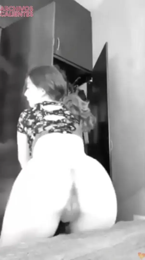 Sandrasancc Moviendo el Culo Video Porno en Blanco y Negro