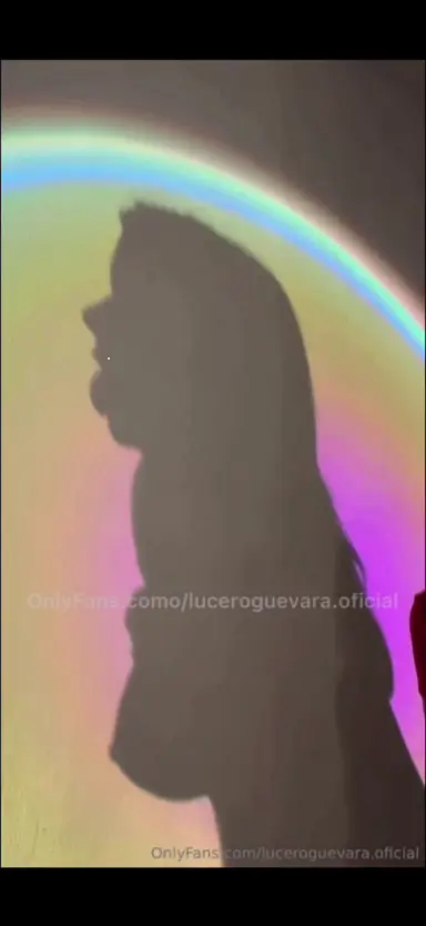 Video de Chaparrita Linda Mostrando la Silueta de sus Tetas