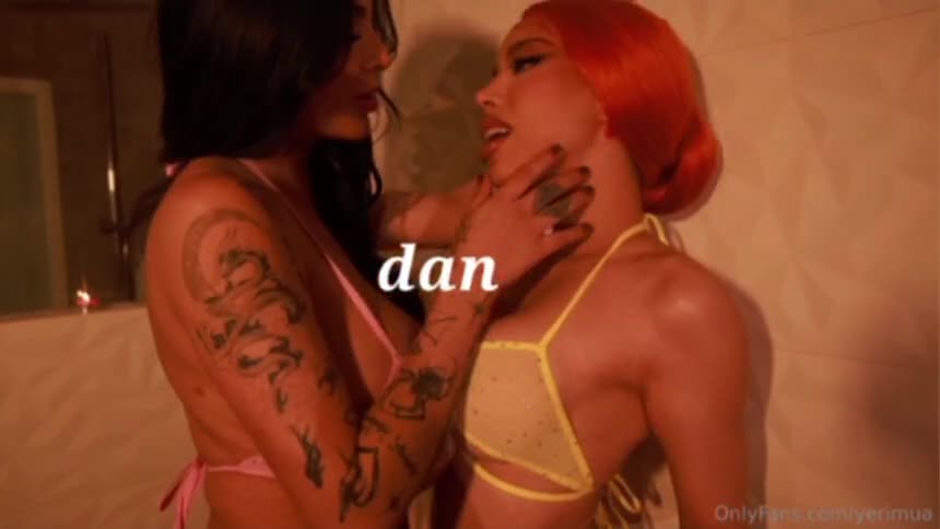 Karely Ruiz y Yeri Mua